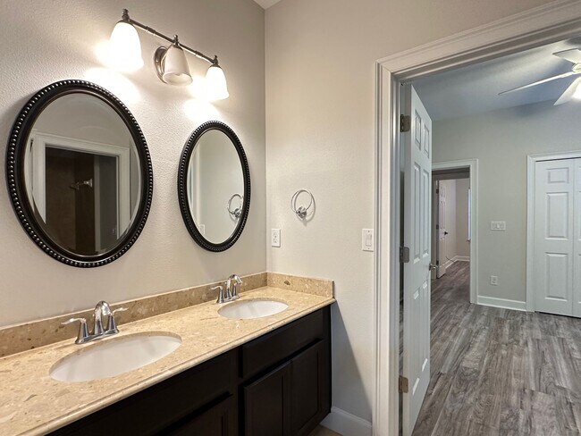 Building Photo - 4/4 Plus Office, Plus In-Law Suite/Gate Se...