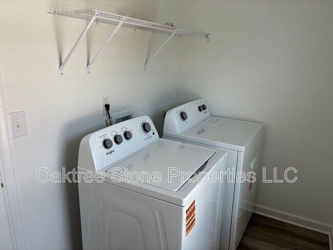 Building Photo - 3378 Skyland Dr