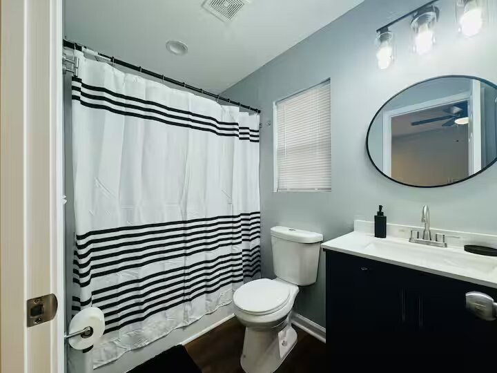 Building Photo - Room in House on Granade Dr
