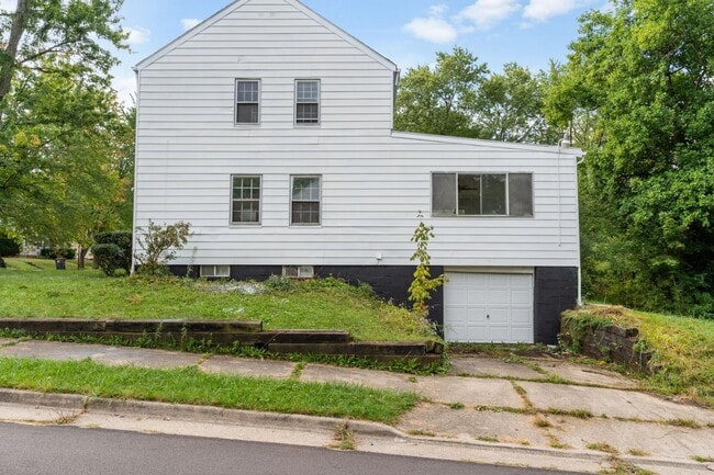 Primary Photo - 1114 Roslyn Ave