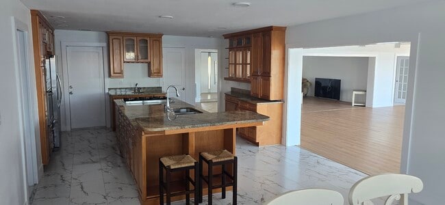 Building Photo - 301 22nd St