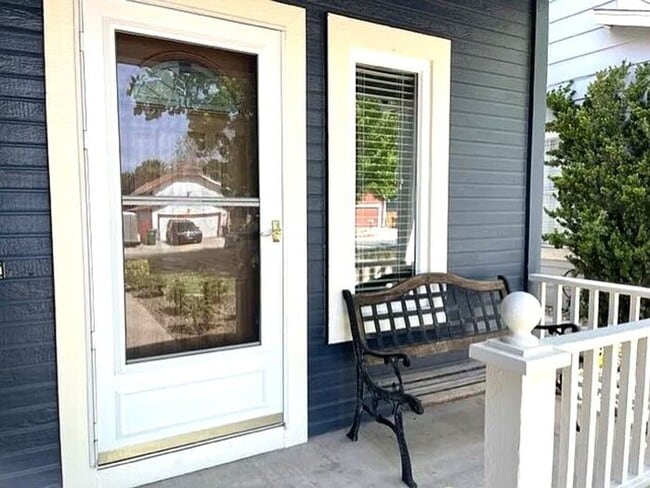 Building Photo - 2051 Burnside Dr