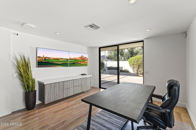 Building Photo - 6834 N 72nd Pl