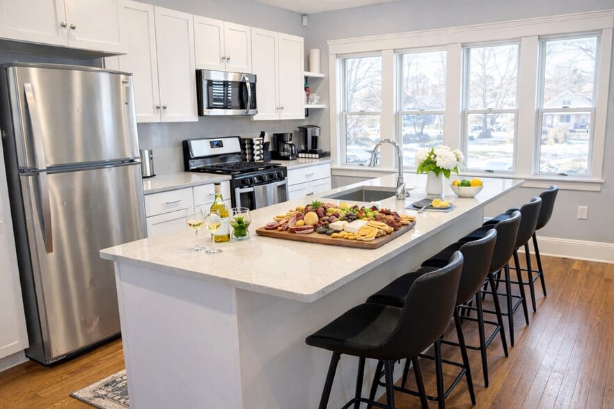 Building Photo - 1501 E 105th St