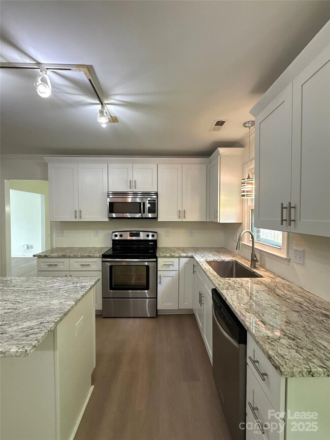Building Photo - 9909 Elm Creek Ln