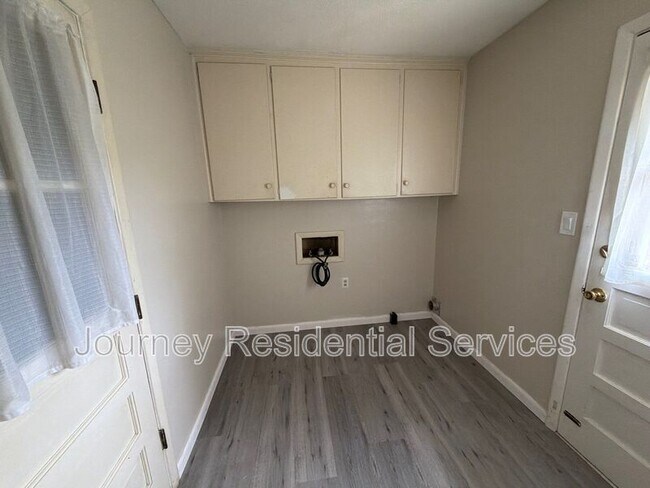 Building Photo - 430 Hallmark Rd