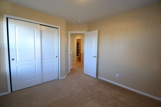 Building Photo - Beautiful 4 Bedroom Home Available Now!