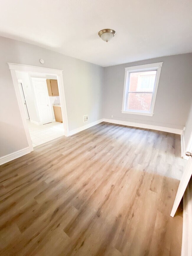 Building Photo - Spacious 2 bed 1 bath just south of Cherokee