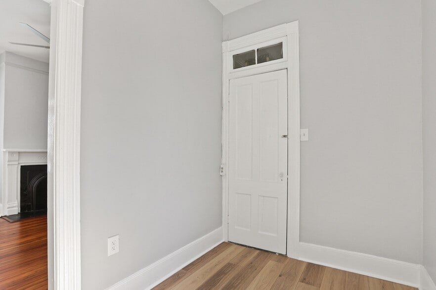 Building Photo - 1112 Barnard St