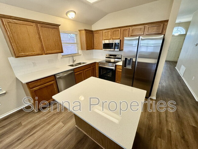 Building Photo - 909 House Creek Dr