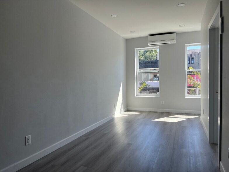 Building Photo - 5022 5th Ave