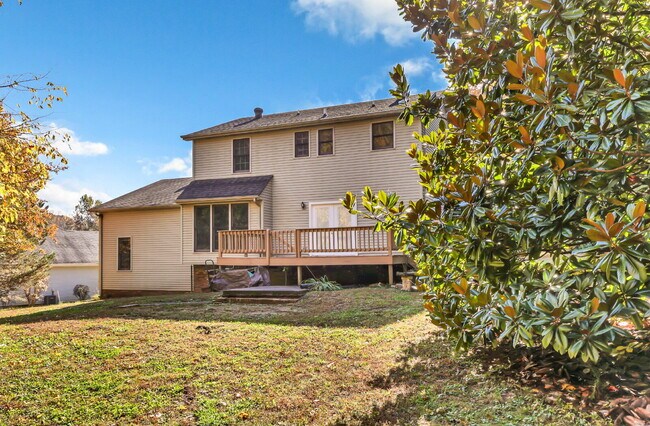 Building Photo - Spacious 3 Bedroom and 2.5 Bathroom