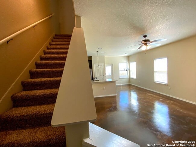 Building Photo - Luxury 3/2 Townhouse in Seguin, TX