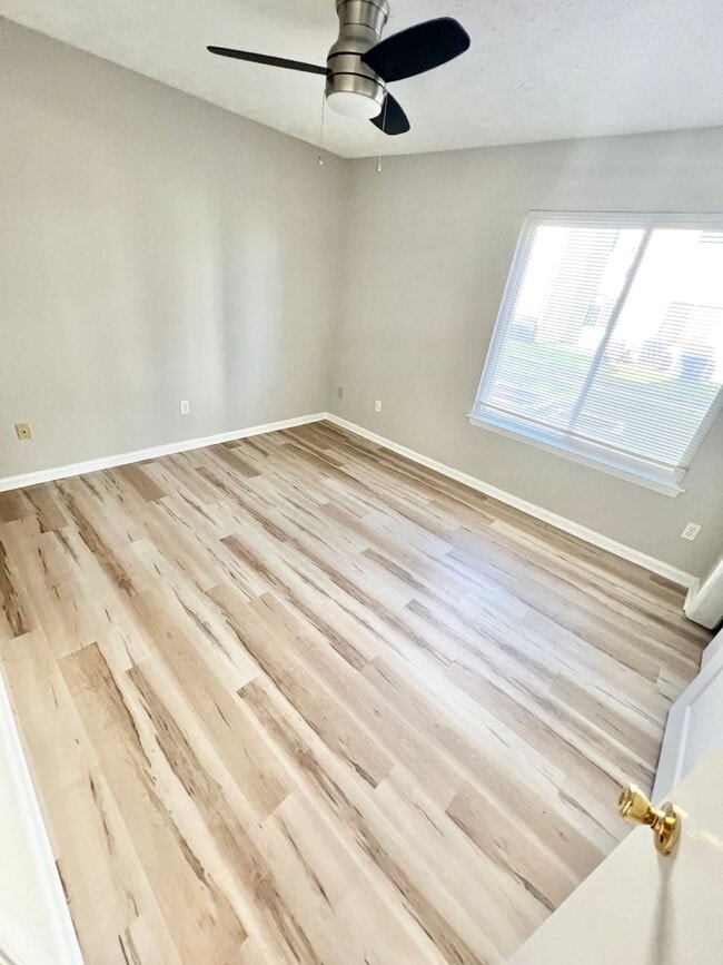 Building Photo - Beautiful 2 Bedroom Condo in Hampton Club ...