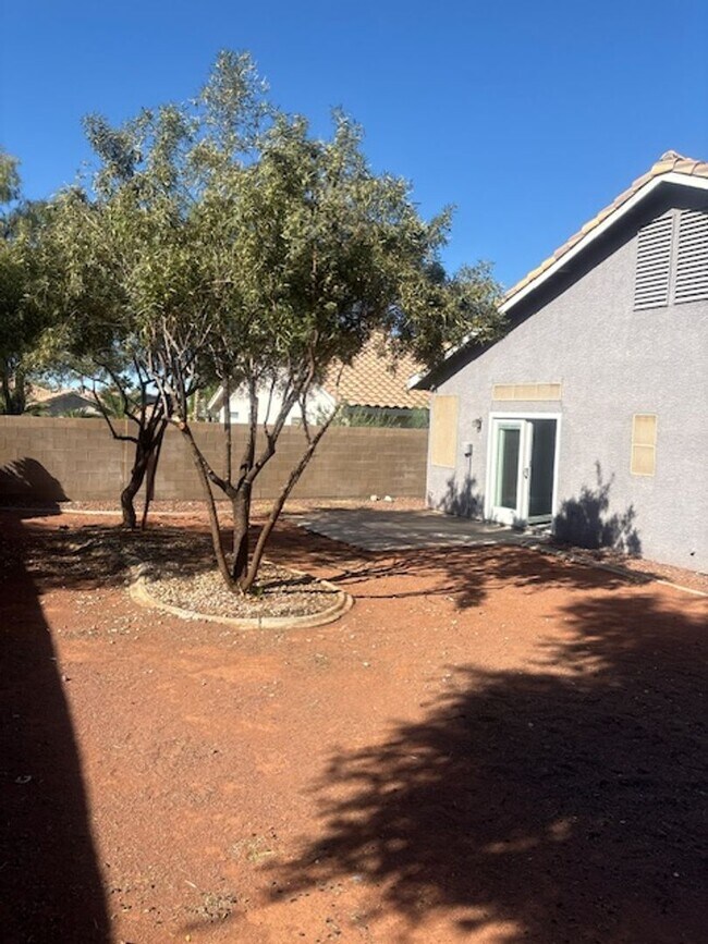 Building Photo - one story house with 3 bedrooms