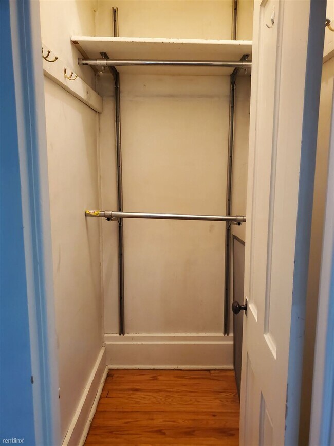 Building Photo - 1 br, 1 bath  - 112 S 5th St Apt 4 #4
