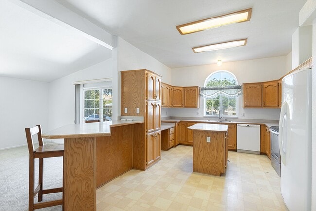 Building Photo - Rare Home, 3 Bedrooms, 2 Bathrooms, Rural Setting