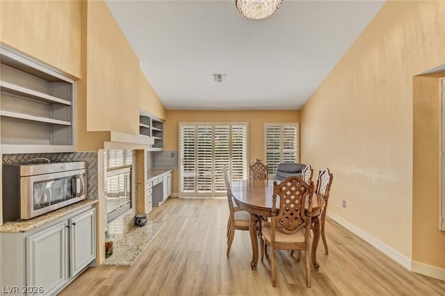 Building Photo - 2628 Highvale Dr