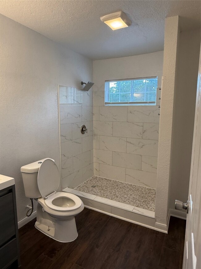 Building Photo - 9433 Rosehaven Dr
