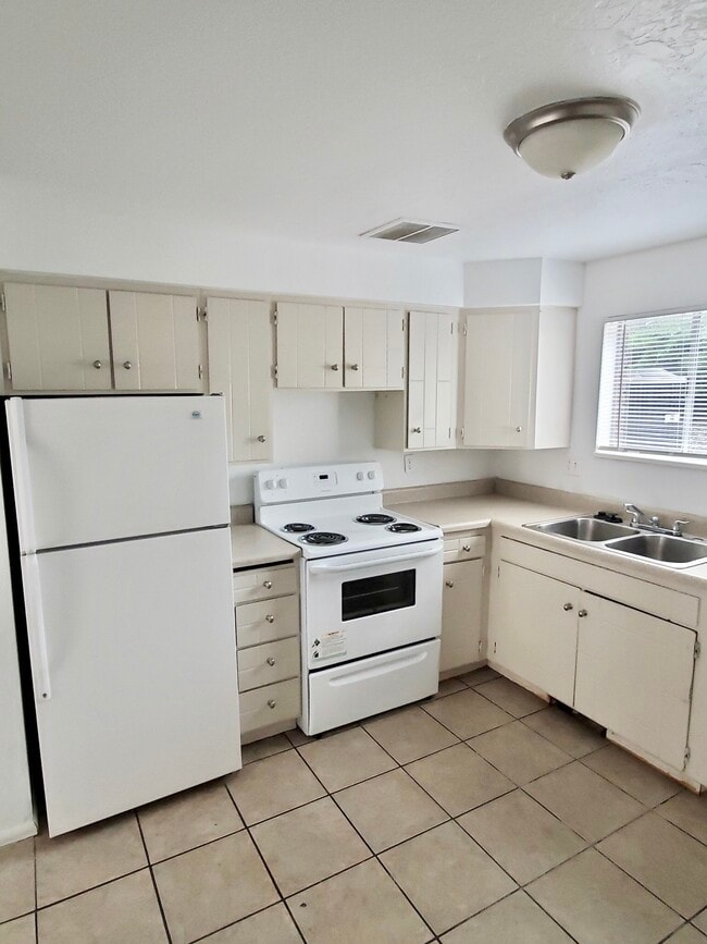 Building Photo - 2014 W 4700 S