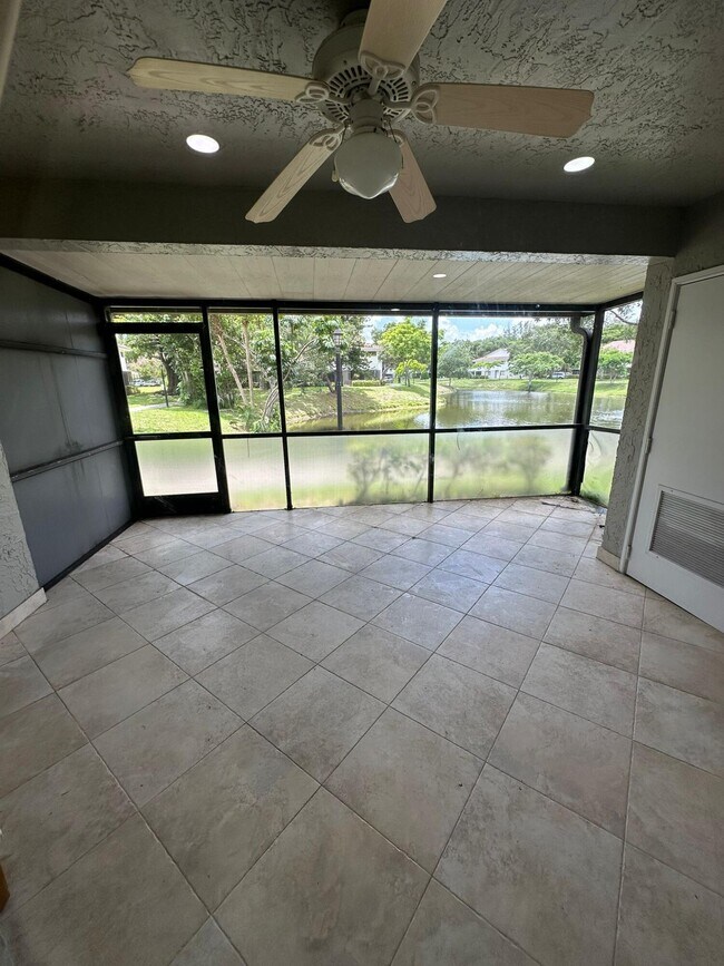 Building Photo - 7630 Lago Del Mar Dr
