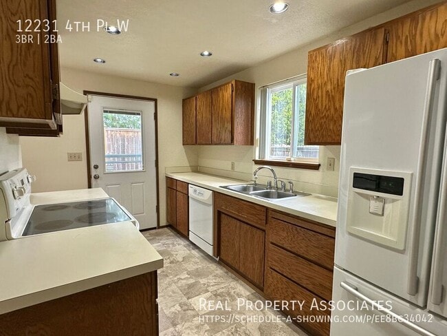 Building Photo - 12231 4th Pl W