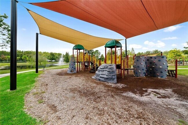 Building Photo - Timber Isle 4 bedroom home 2 bath home on a corner lot with New Kitchen Appliances!