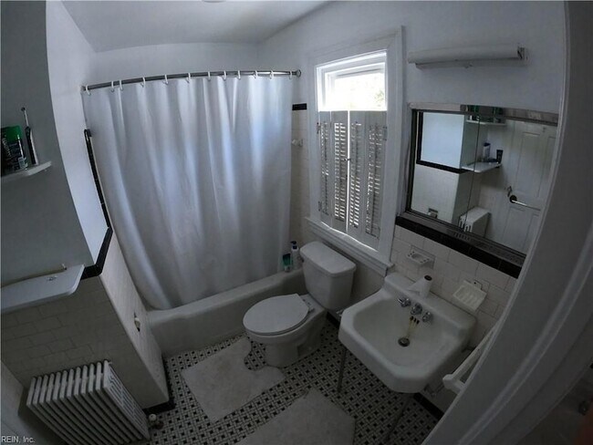 Building Photo - 1600 Cedar Ln