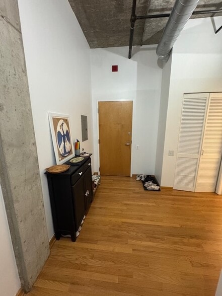 Building Photo - 900 N Kingsbury St