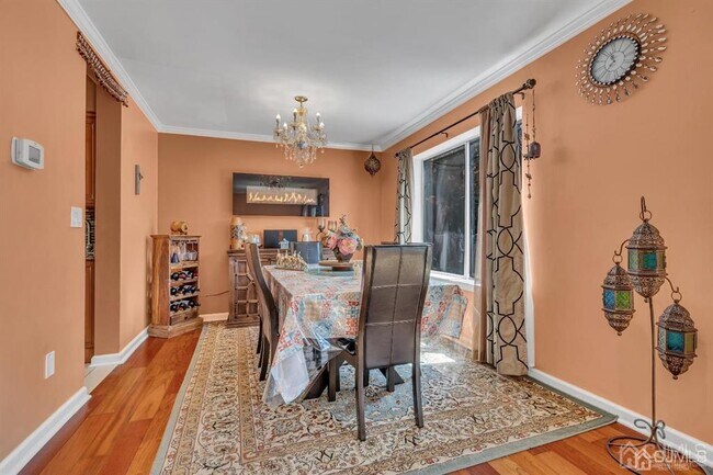 Building Photo - 47 Woodland Way