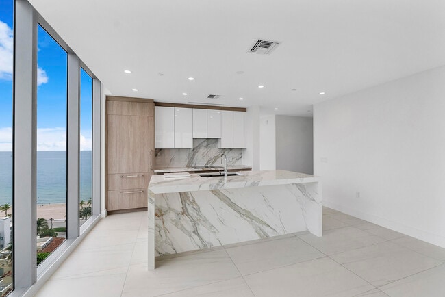 Building Photo - 151 N Seabreeze Blvd