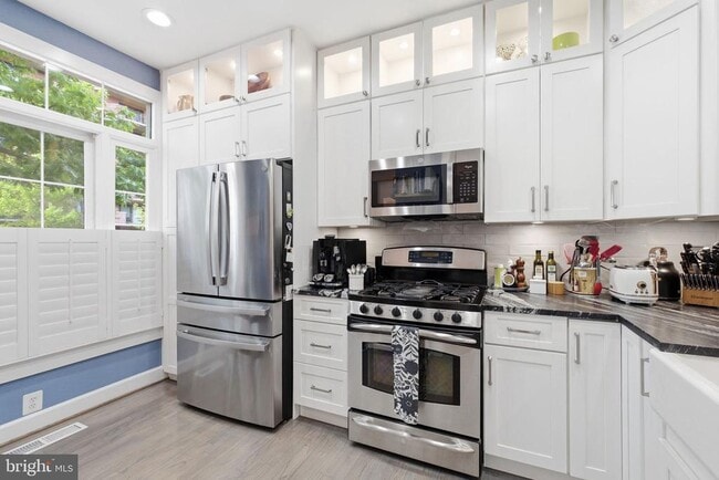 Building Photo - 1329 N Barton St