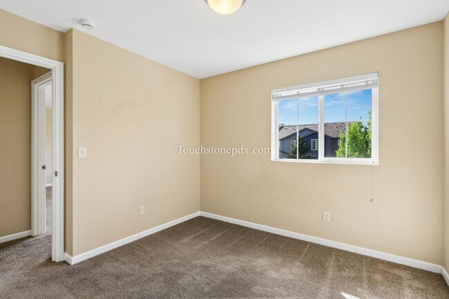 Building Photo - Spacious 4 BR 2.5 BA Home in Damascus