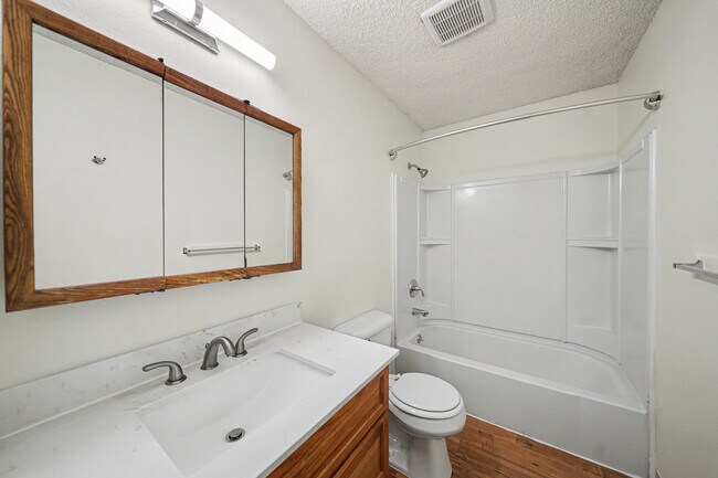 Building Photo - 811 Nyssa Dr