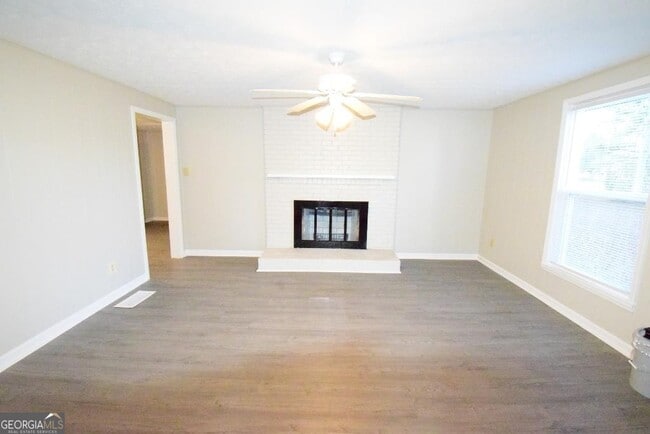 Building Photo - 2625 Sharpsburg McCollum Rd