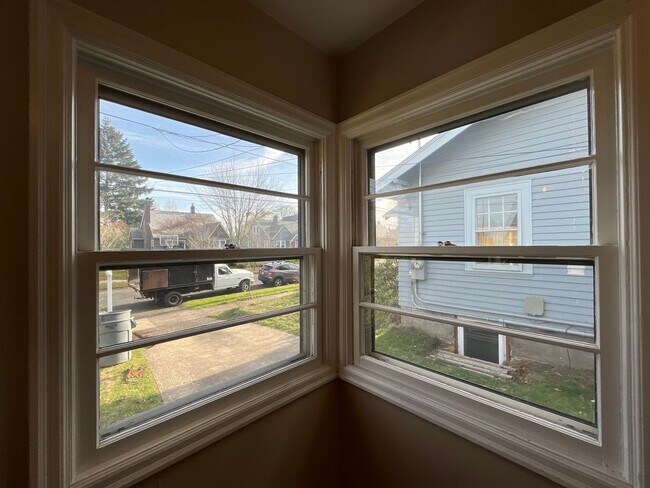 Building Photo - 4643 NE 38th Ave