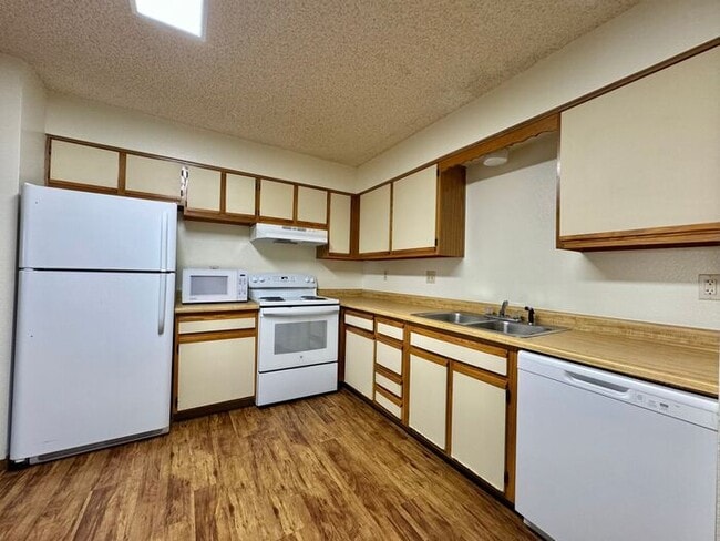 Building Photo - Move in specials - First 2 Weeks Free. Flexible lease terms are available - 2 Bed, 1 Bath Apartme...