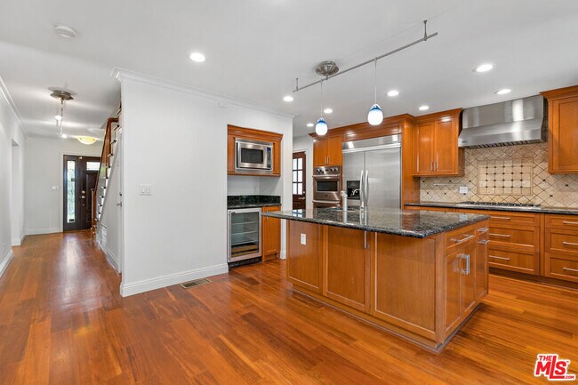 Building Photo - 1342 Holmby Ave