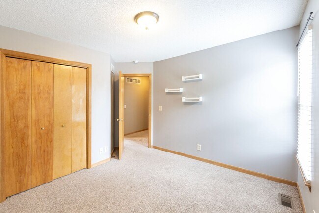 Building Photo - 16131 S Matt Ct