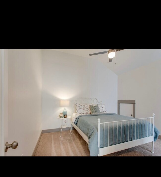 Building Photo - 2209 15th Ave N