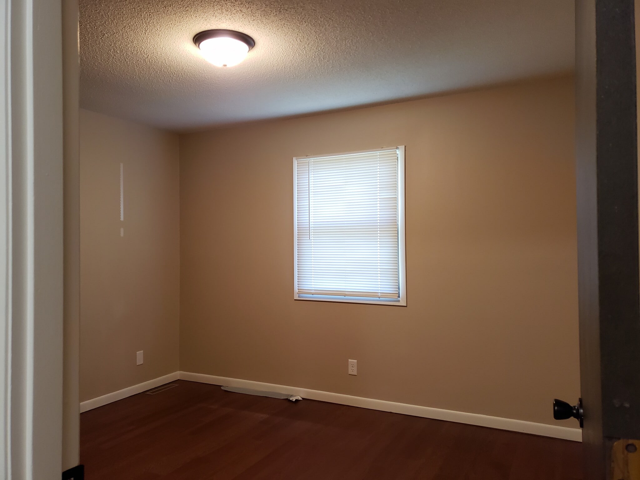 Building Photo - 1521 N Dakota Ave