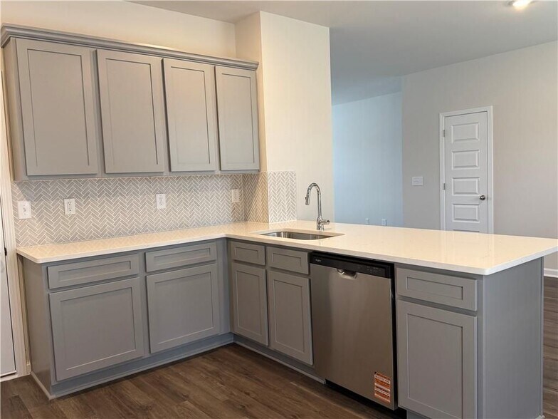 Building Photo - 79 Holland Cv