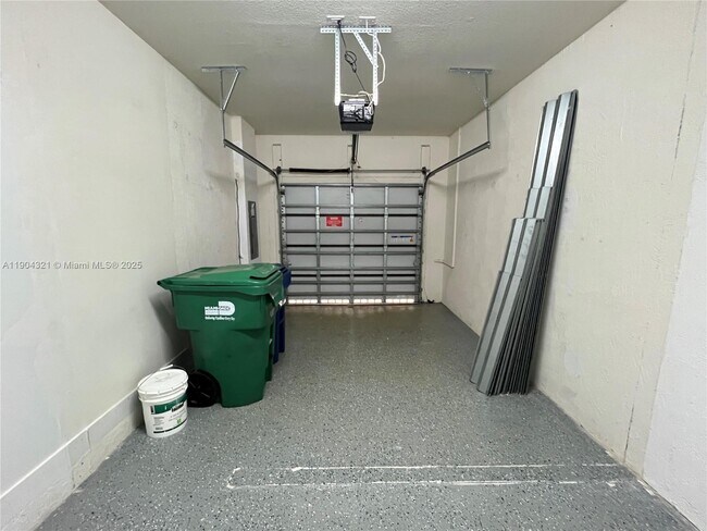 Building Photo - 15861 NW 90th Ct