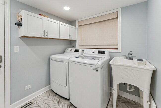 Building Photo - 310 Spring Creek Cir