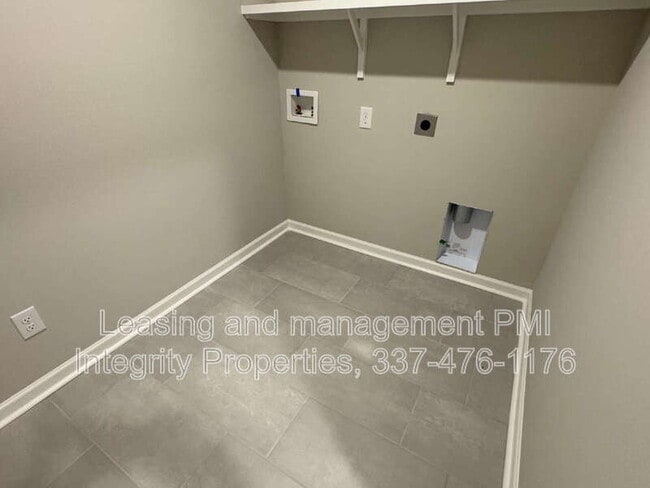 Building Photo - 226 Sidney Oaks Dr