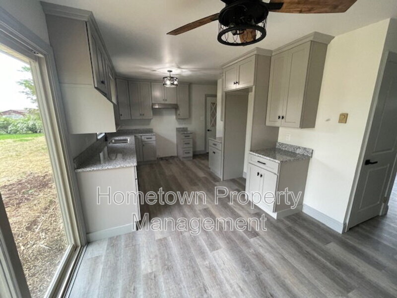 Building Photo - 1382 Armstrong Valley Rd
