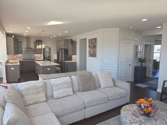 Building Photo - Updated 5 bedroom Sussex home