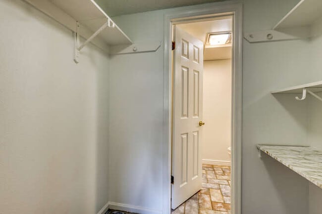 Building Photo - 1061 W Beaver Creek Blvd