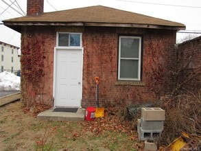 Building Photo - 76 Webster Ave