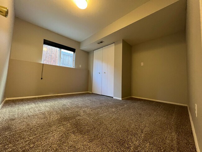 Building Photo - Lovely Ranch, Pikes Peak Views from Expans...
